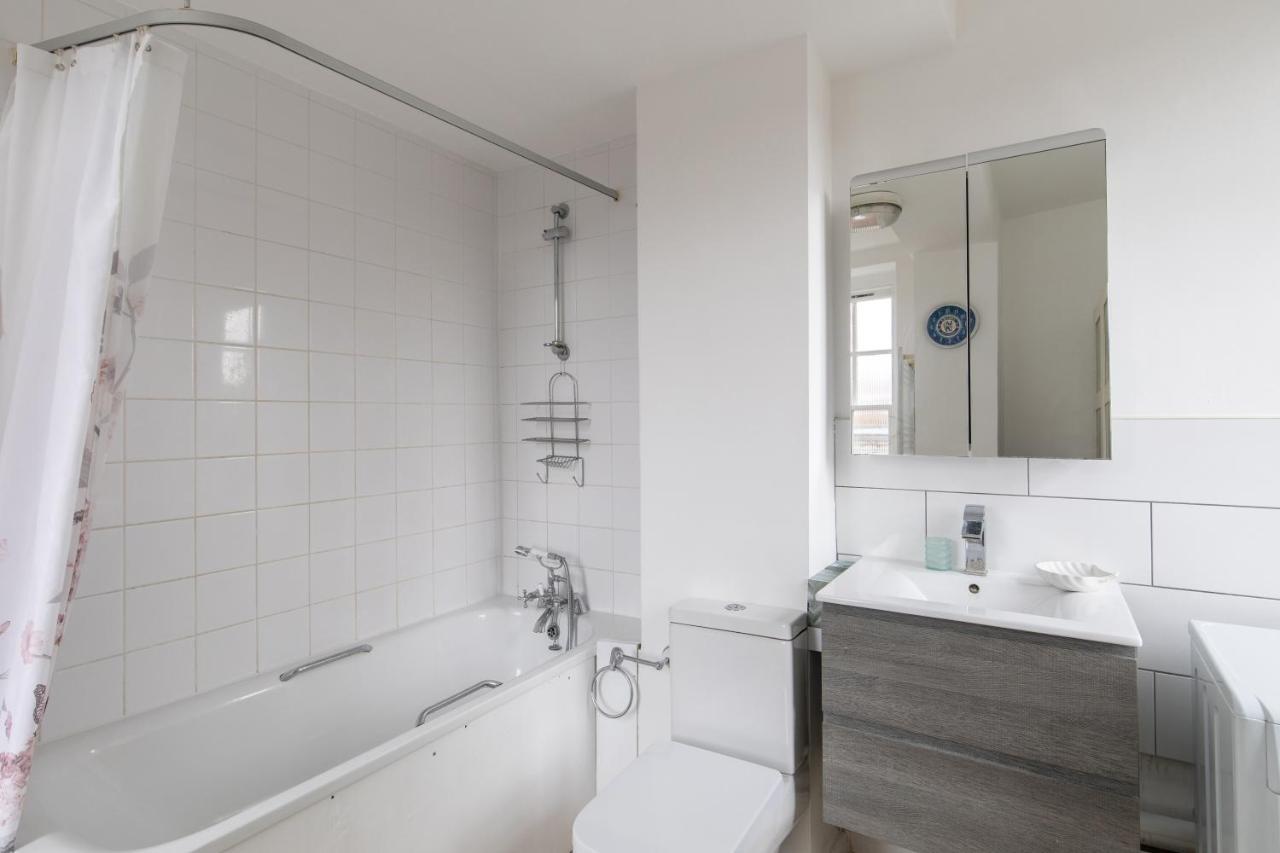Appartamento Flat Near Lord'S Cricket Ground Londra Esterno foto