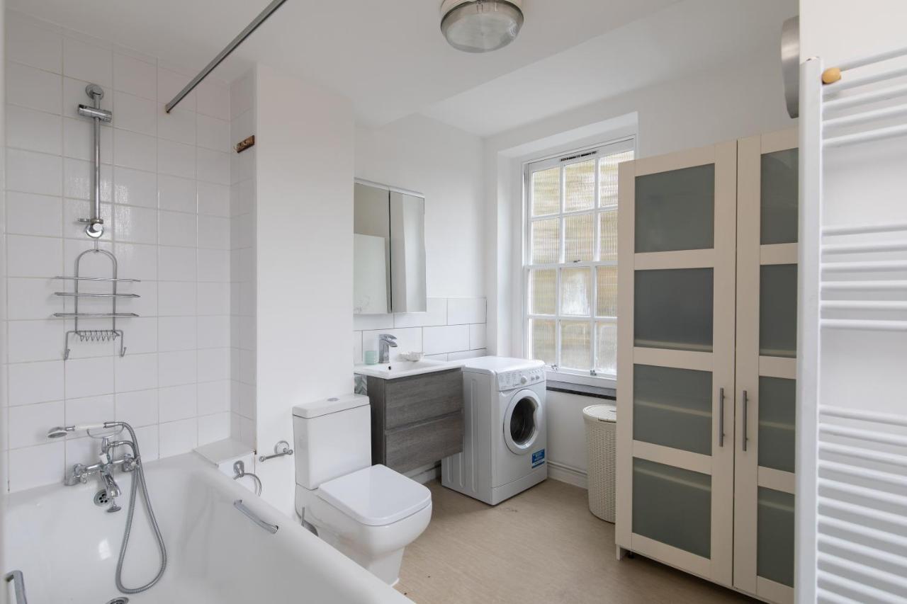 Appartamento Flat Near Lord'S Cricket Ground Londra Esterno foto