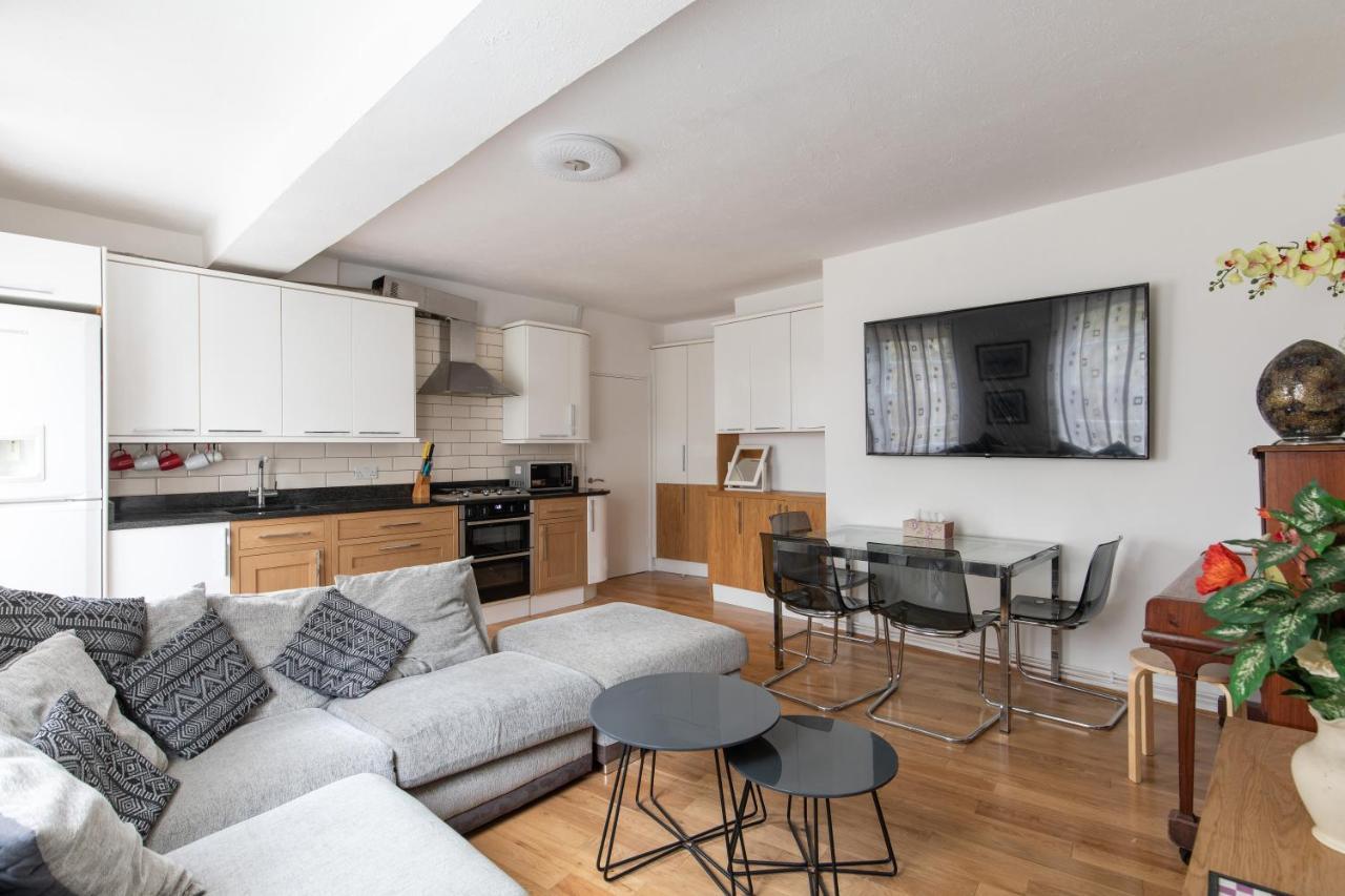 Appartamento Flat Near Lord'S Cricket Ground Londra Esterno foto
